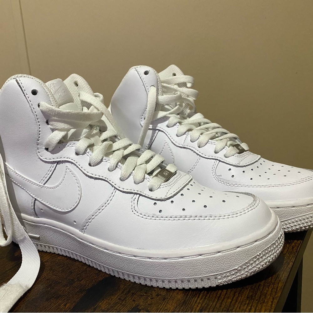 Like new condition kids Air Force 1’s